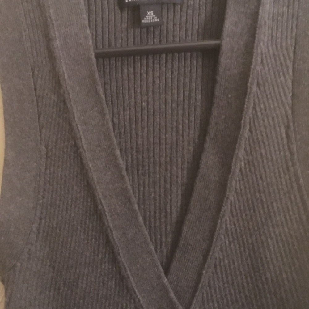 Vest - Picture 3 of 4